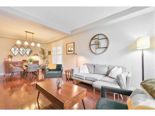 1025 Shaw Drive, Mississauga, ON - Indoor Photo Showing Living Room