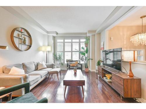 1025 Shaw Drive, Mississauga, ON - Indoor Photo Showing Living Room