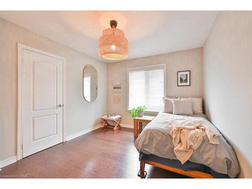 1025 Shaw Drive, Mississauga, ON - Indoor Photo Showing Bedroom
