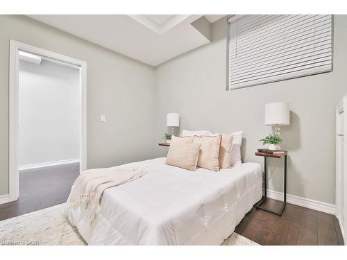 1025 Shaw Drive, Mississauga, ON - Indoor Photo Showing Bedroom