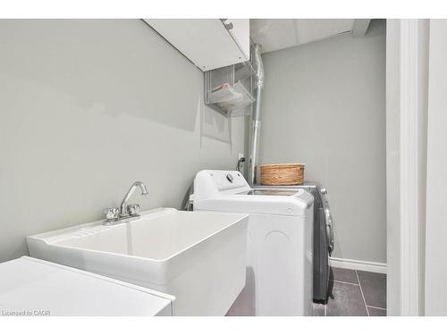 1025 Shaw Drive, Mississauga, ON - Indoor Photo Showing Laundry Room