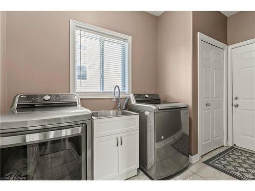 3579 Carver Street, Stevensville, ON - Indoor Photo Showing Laundry Room