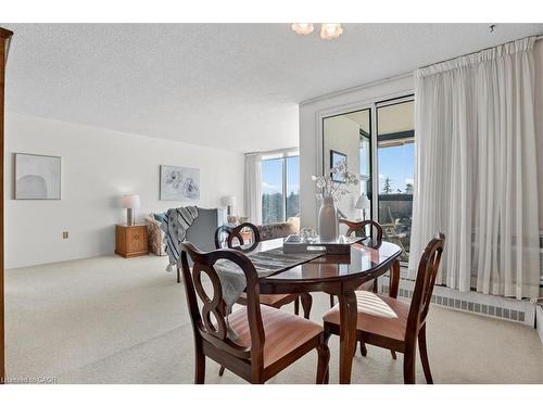 706-19 Woodlawn Road E, Guelph, ON - Indoor Photo Showing Dining Room