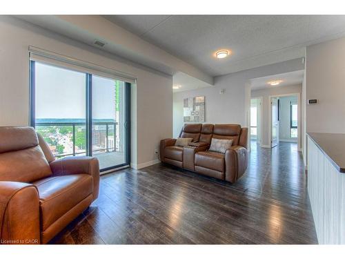 1207-15 Queen Street S, Hamilton, ON - Indoor Photo Showing Living Room