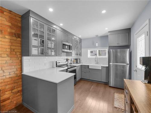 114 Burton Street, Hamilton, ON - Indoor Photo Showing Kitchen With Upgraded Kitchen