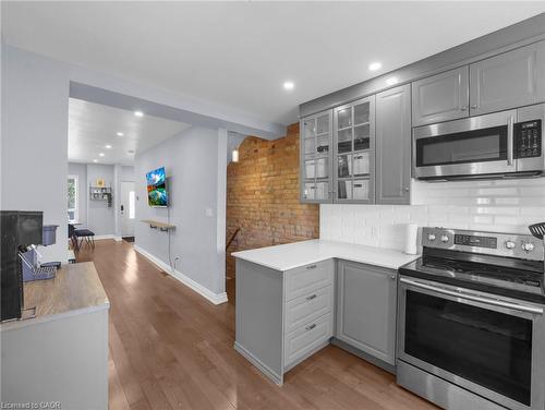 114 Burton Street, Hamilton, ON - Indoor Photo Showing Kitchen