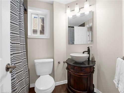 114 Burton Street, Hamilton, ON - Indoor Photo Showing Bathroom