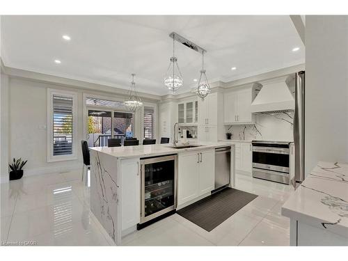 7 Bernini Court, Hamilton, ON - Indoor Photo Showing Kitchen