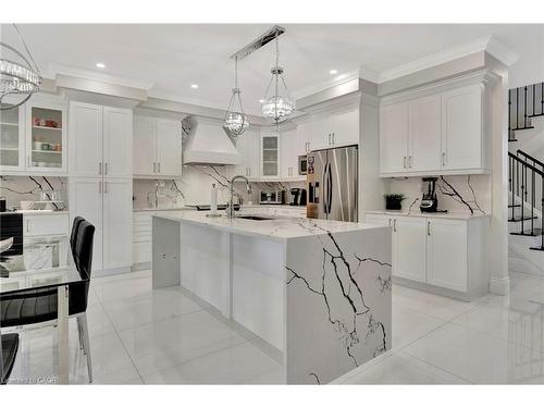 7 Bernini Court, Hamilton, ON - Indoor Photo Showing Kitchen With Upgraded Kitchen