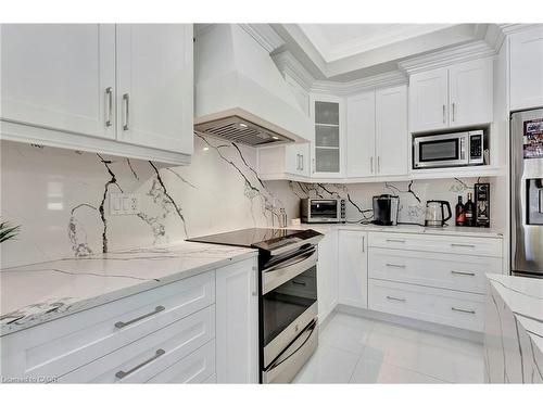 7 Bernini Court, Hamilton, ON - Indoor Photo Showing Kitchen