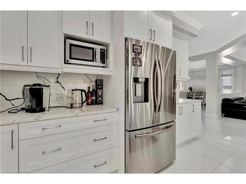 7 Bernini Court, Hamilton, ON - Indoor Photo Showing Kitchen
