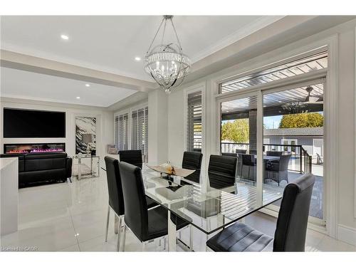 7 Bernini Court, Hamilton, ON - Indoor Photo Showing Dining Room