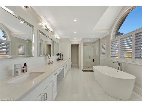 7 Bernini Court, Hamilton, ON - Indoor Photo Showing Bathroom