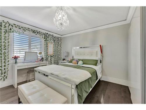 7 Bernini Court, Hamilton, ON - Indoor Photo Showing Bedroom