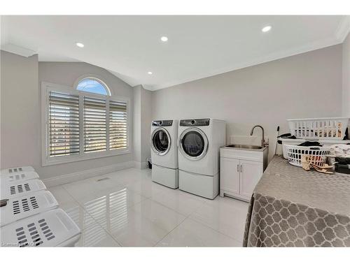 7 Bernini Court, Hamilton, ON - Indoor Photo Showing Laundry Room