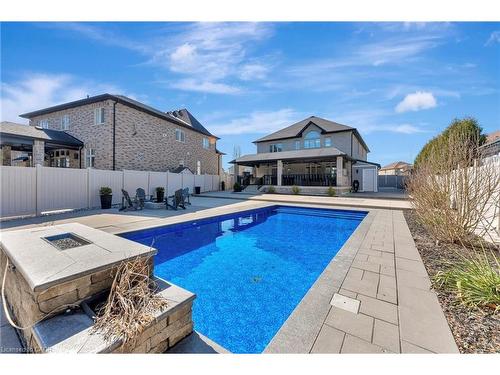 7 Bernini Court, Hamilton, ON - Outdoor With In Ground Pool With Backyard