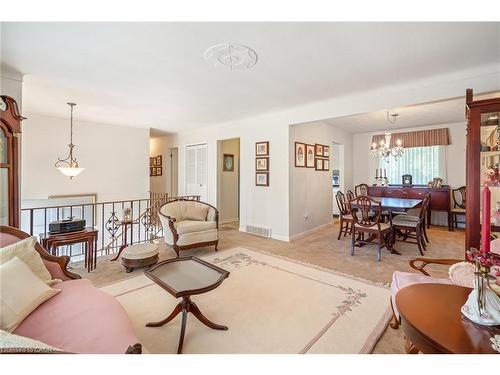 225 Anne Street, Niagara-On-The-Lake, ON - Indoor Photo Showing Living Room