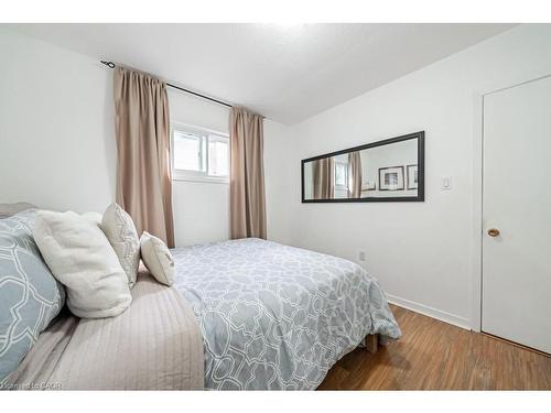 1089 Meredith Avenue, Mississauga, ON - Indoor Photo Showing Bedroom