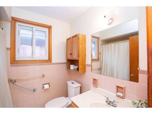 313 Barton Street W, Hamilton, ON - Indoor Photo Showing Bathroom