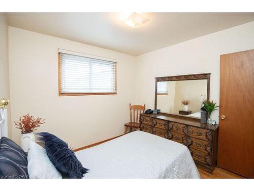 313 Barton Street W, Hamilton, ON - Indoor Photo Showing Bedroom