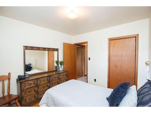 313 Barton Street W, Hamilton, ON - Indoor Photo Showing Bedroom