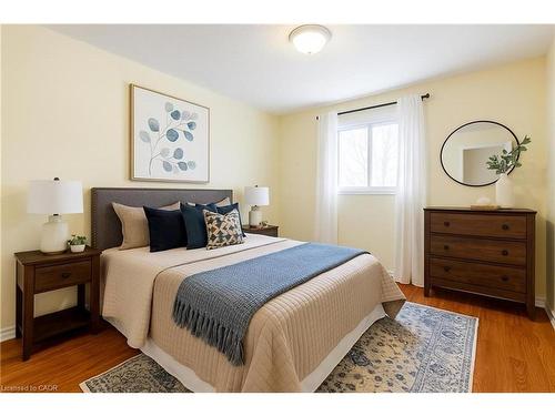 16 Garrow Drive, Hamilton, ON - Indoor Photo Showing Bedroom