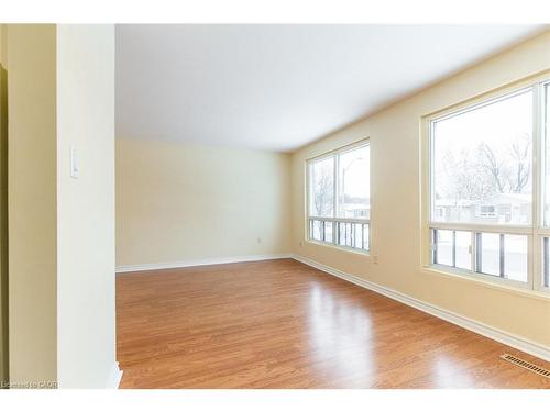 16 Garrow Drive, Hamilton, ON - Indoor Photo Showing Other Room