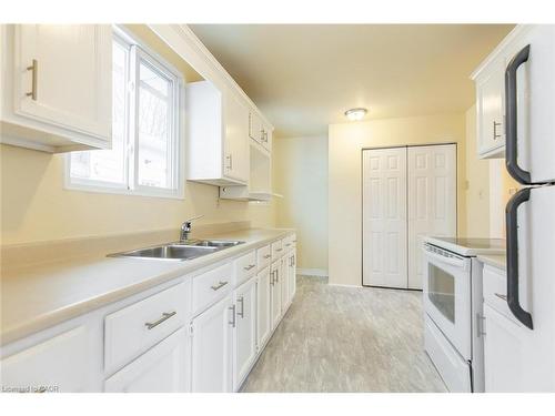 16 Garrow Drive, Hamilton, ON - Indoor Photo Showing Kitchen
