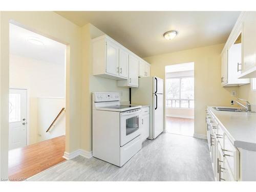 16 Garrow Drive, Hamilton, ON - Indoor Photo Showing Kitchen