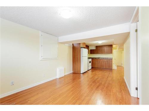 16 Garrow Drive, Hamilton, ON - Indoor Photo Showing Kitchen