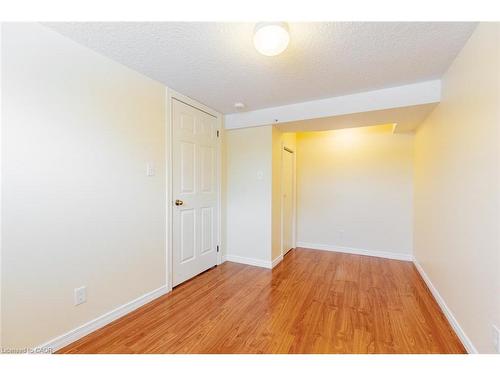 16 Garrow Drive, Hamilton, ON - Indoor Photo Showing Other Room
