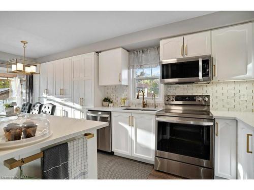 4 Swift Crescent, Cambridge, ON - Indoor Photo Showing Kitchen
