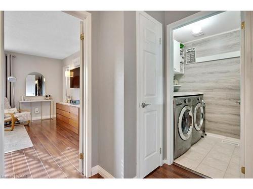 4 Swift Crescent, Cambridge, ON - Indoor Photo Showing Laundry Room