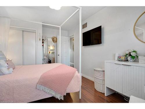 4 Swift Crescent, Cambridge, ON - Indoor Photo Showing Bedroom