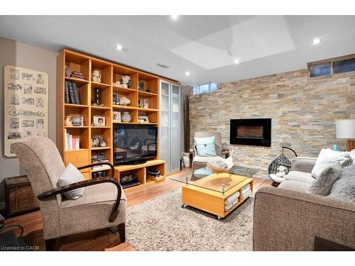 4 Swift Crescent, Cambridge, ON - Indoor Photo Showing Living Room With Fireplace
