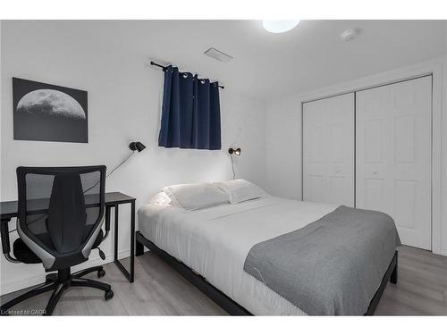 2-16 Golden Boulevard E, Welland, ON - Indoor Photo Showing Bedroom