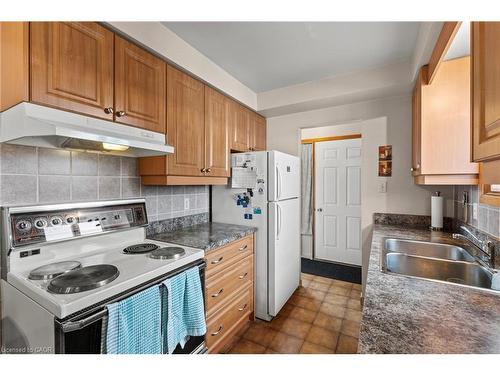477 East 38Th Street, Hamilton, ON - Indoor Photo Showing Kitchen With Double Sink