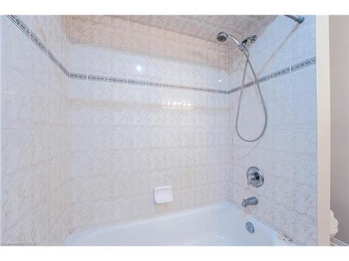 5195 Angel Stone Drive, Mississauga, ON - Indoor Photo Showing Bathroom