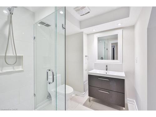 256 Walter Avenue S, Hamilton, ON - Indoor Photo Showing Bathroom