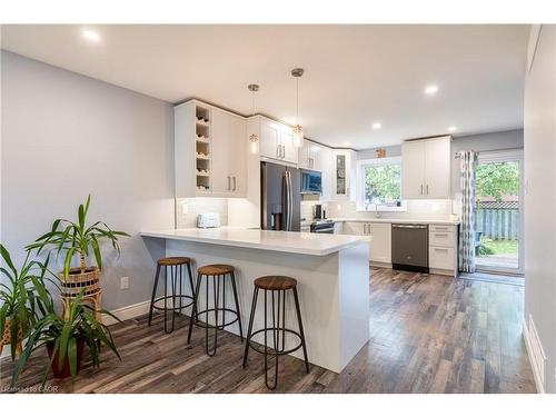 118 Stirling Macgregor Drive, Cambridge, ON - Indoor Photo Showing Kitchen With Upgraded Kitchen