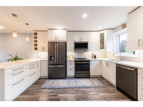 118 Stirling Macgregor Drive, Cambridge, ON - Indoor Photo Showing Kitchen With Upgraded Kitchen