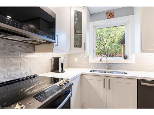 118 Stirling Macgregor Drive, Cambridge, ON - Indoor Photo Showing Kitchen With Double Sink With Upgraded Kitchen