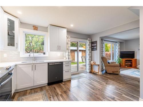 118 Stirling Macgregor Drive, Cambridge, ON - Indoor Photo Showing Kitchen