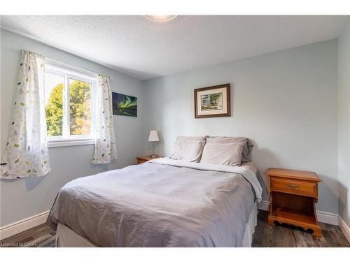 118 Stirling Macgregor Drive, Cambridge, ON - Indoor Photo Showing Bedroom