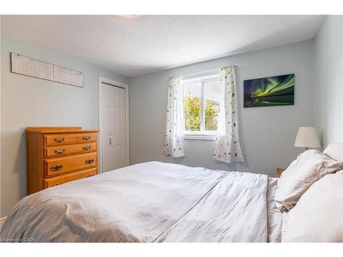118 Stirling Macgregor Drive, Cambridge, ON - Indoor Photo Showing Bedroom