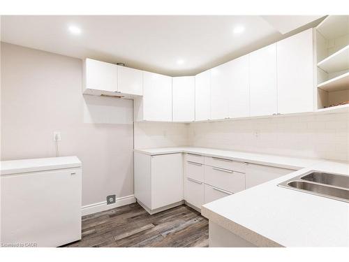 118 Stirling Macgregor Drive, Cambridge, ON - Indoor Photo Showing Kitchen With Double Sink