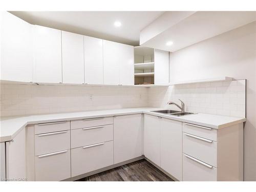 118 Stirling Macgregor Drive, Cambridge, ON - Indoor Photo Showing Kitchen With Double Sink