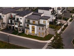 4 Sunrow Gate  Hamilton, ON L8E 5C1