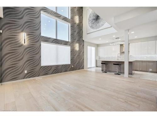 4 Sunrow Gate, Hamilton, ON - Indoor Photo Showing Other Room