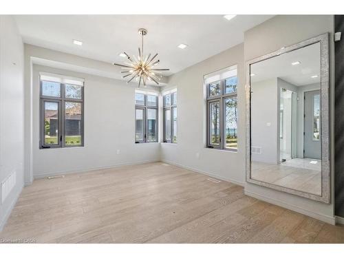 4 Sunrow Gate, Hamilton, ON - Indoor Photo Showing Other Room